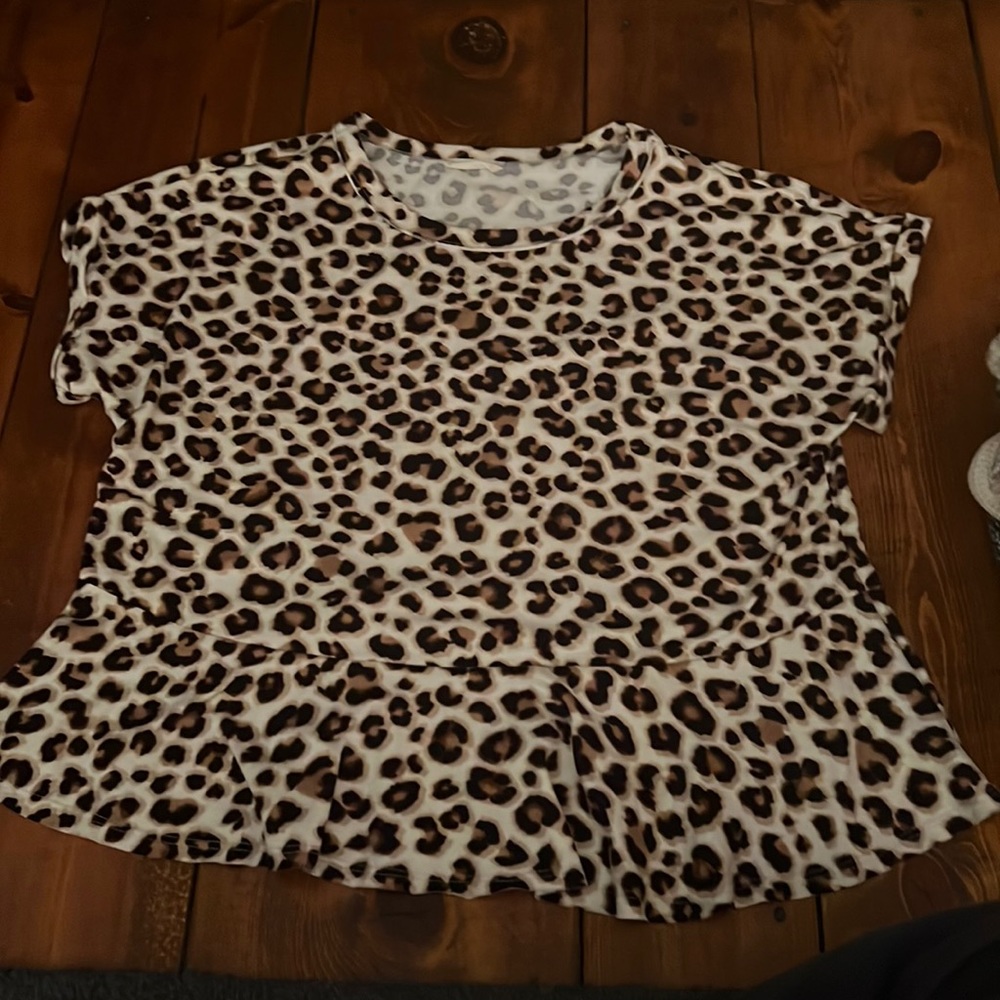 Altar’d state size medium animal cheetah print short sleeve top super soft